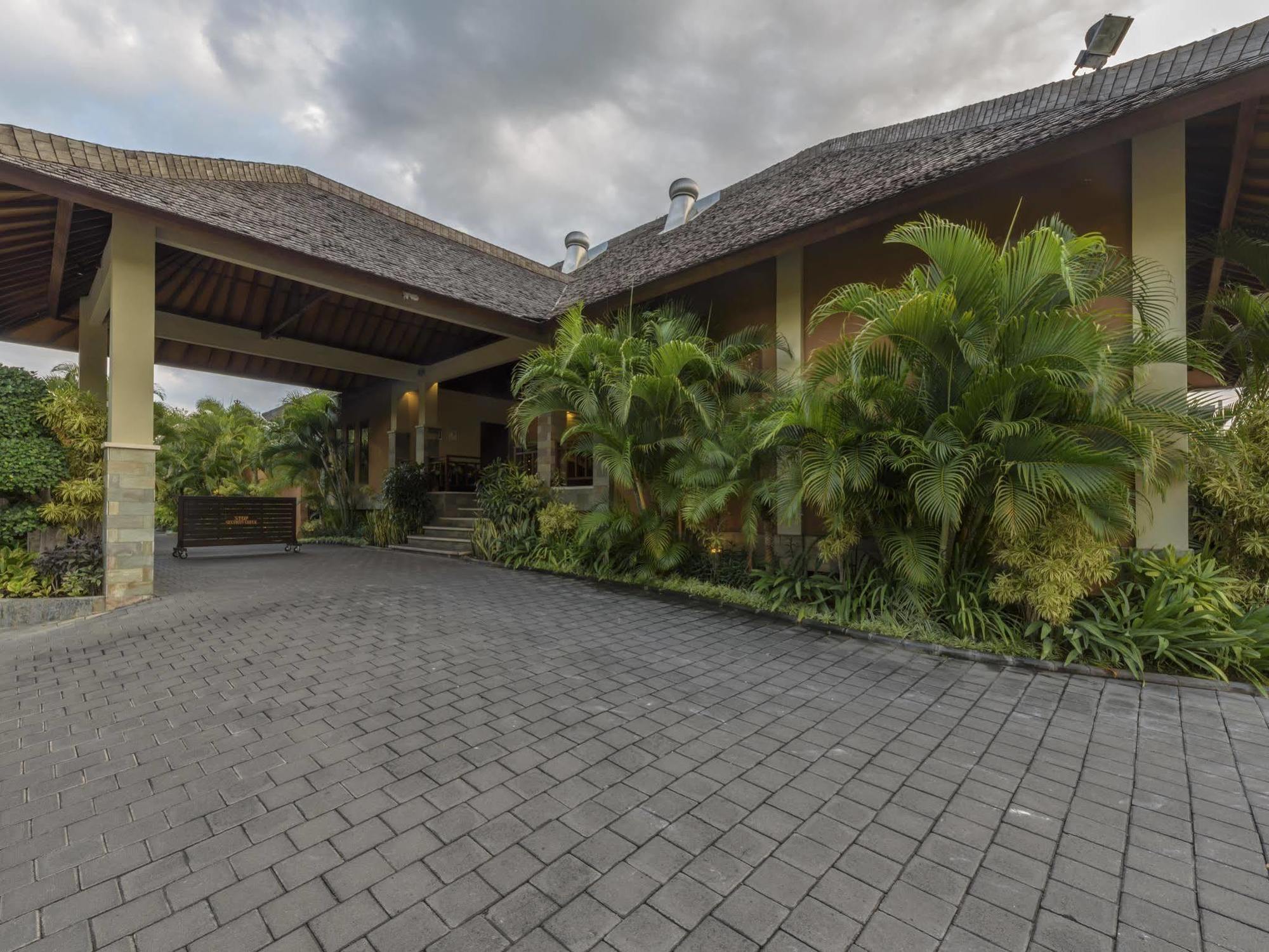 The Kunja Villa-Hotel Seminyak Buitenkant foto